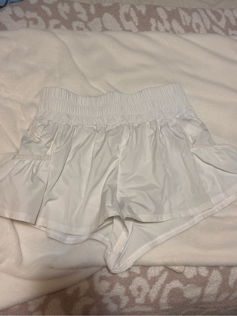 White FREE PEOPLE shorts size Small